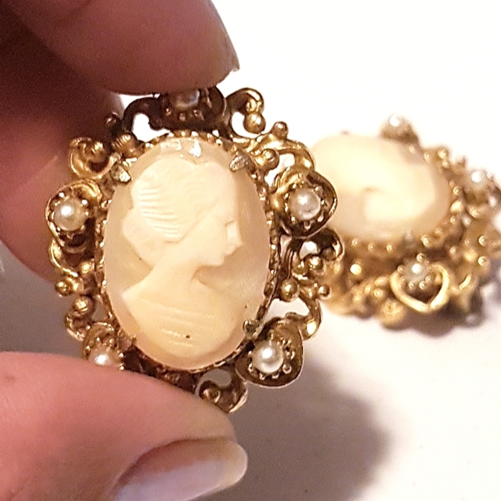 Vintage Earrings Florenza Cameo With Seed Pearls Vintage Clip-On Earrings